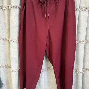 Livi Active by Lane Bryant Burgundy Athletic/Leisure Capris w/Pockets-SIZE 14/16
